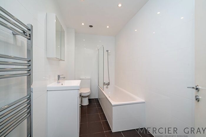 5 Bedroom Flat To Rent In Camden Road, Camden, NW1