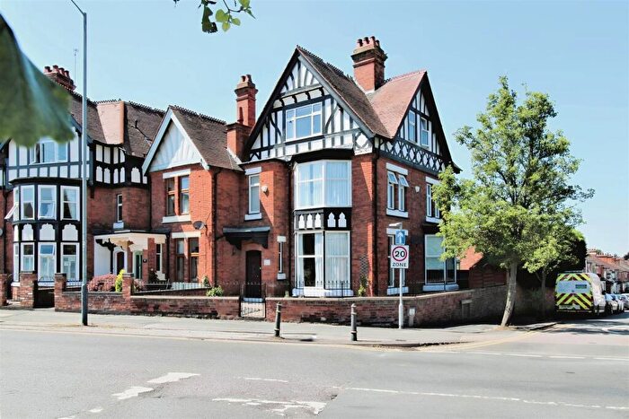 4 Bedroom End Of Terrace House To Rent In Clifton Road, Rugby, CV21