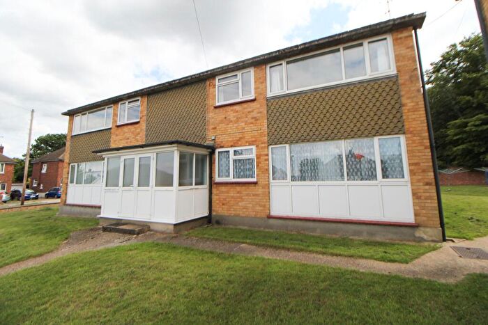 2 Bedroom Flat To Rent In Woodside Court, Woodside, Leigh-on-Sea, SS9