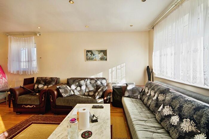 1 Bedroom Flat For Sale In Hennessy Road, London, N9