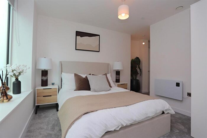 3 Bedroom Apartment For Sale In Great Ducie Street, M3 - Photo 11