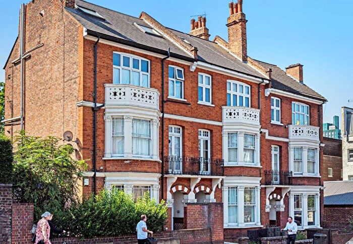 2 Bedroom Flat To Rent In East Hill, London, SW18