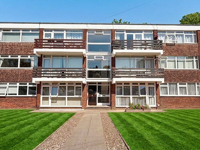 2 Bedroom Flat To Rent In Bourne Way, Woodgrange Court Bourne Way, BR2