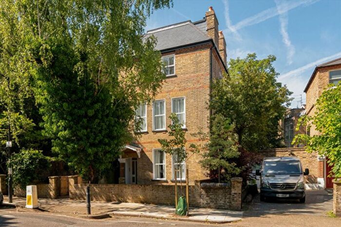 3 Bedroom Flat To Rent In Carleton Road, Kentish Town, N7