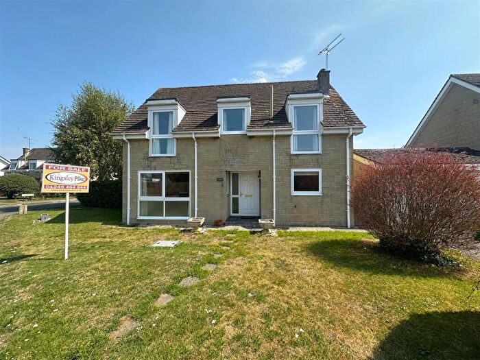 4 Bedroom Detached House For Sale In Lee Crescent, Sutton Benger, Chippenham, SN15