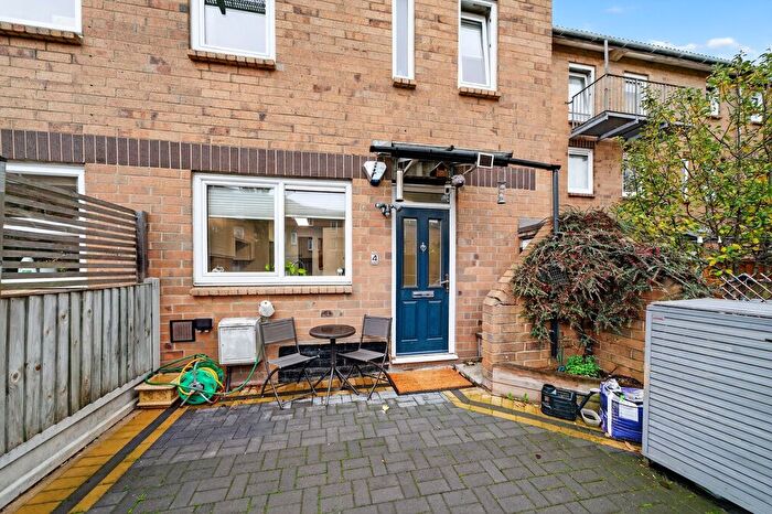3 Bedroom Property For Sale In Beeston Close, London, E8