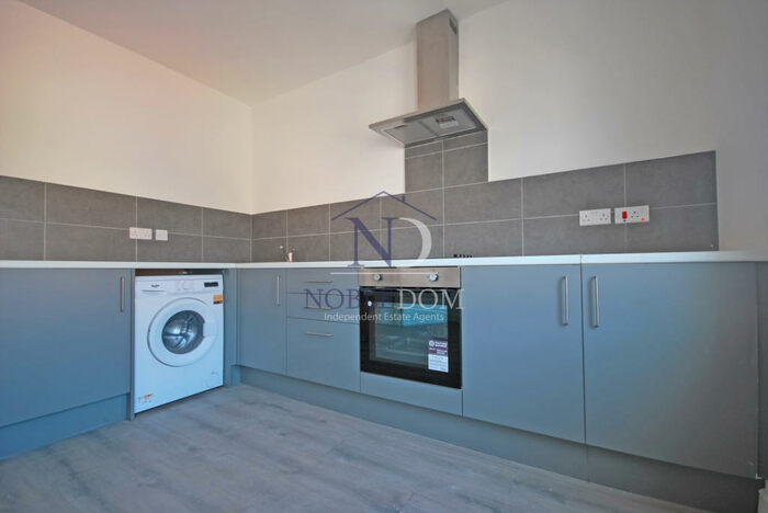 3 Bedroom Flat To Rent In Slough, SL1
