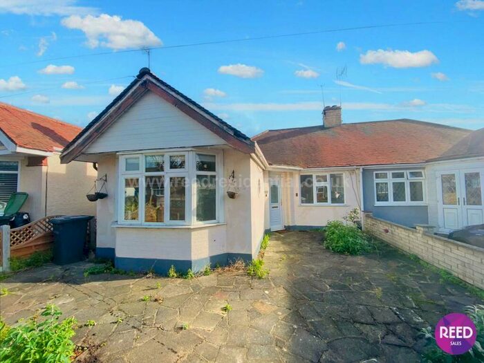 3 Bedroom Semi-Detached Bungalow To Rent In Lyndale Avenue, Southend On Sea, SS2