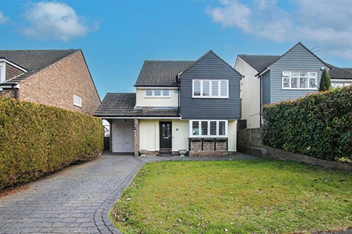 4 Bedroom Detached House For Sale In Park Meadow, Doddinghurst Village, Brentwood., CM15