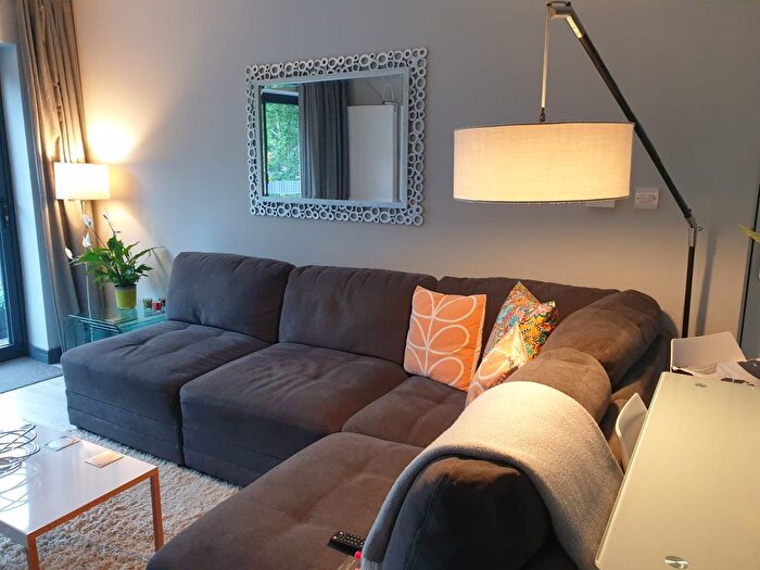 2 Bedroom Flat To Rent In Langley Park Road, Sutton, SM2