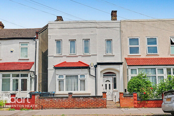 3 Bedroom Semi-Detached House For Sale In Kynaston Road, Thornton Heath, CR7