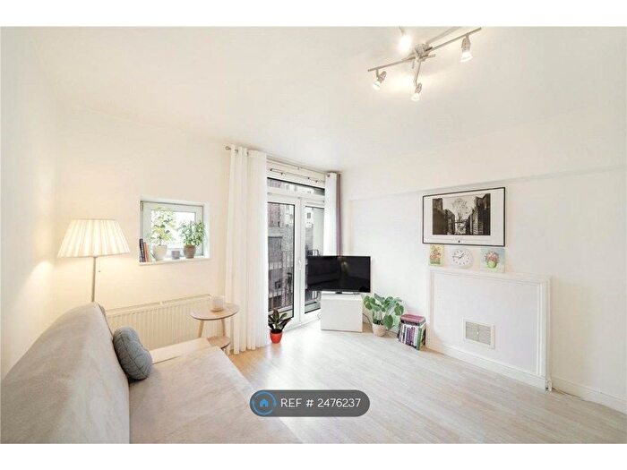 2 Bedroom Flat To Rent In Hawkshead, London, NW1