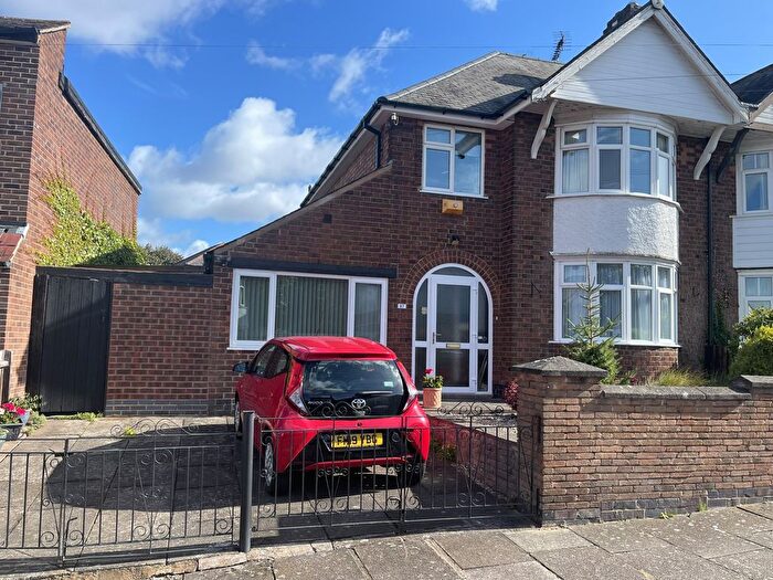3 Bedroom Semi-Detached House For Sale In Ashleigh Road, Leicester, LE3