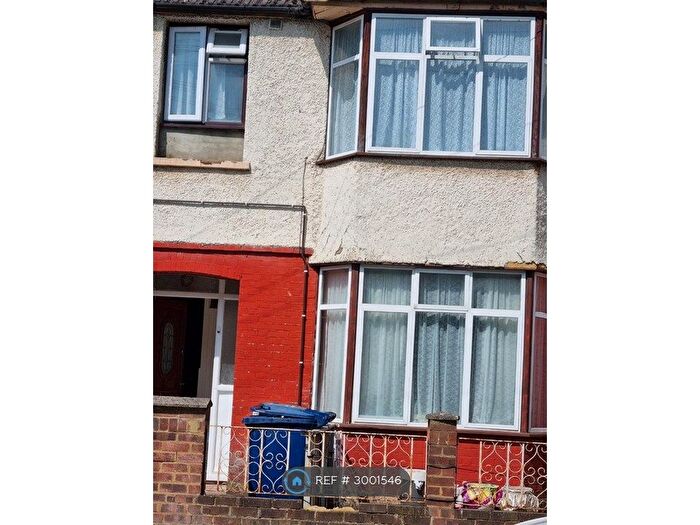 2 Bedroom Flat To Rent In Southall, Southall, UB1