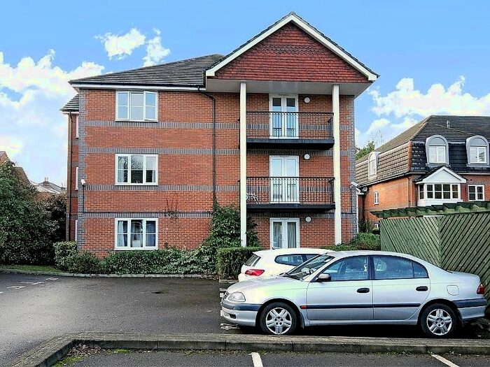 2 Bedroom Flat To Rent In Farringdon Court, Erleigh Road, Reading, RG1