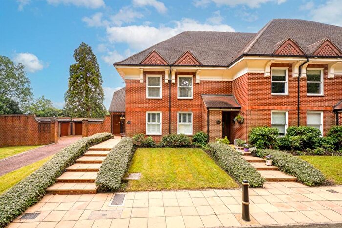 2 Bedroom Maisonette For Sale In London Road, St. Albans, AL1