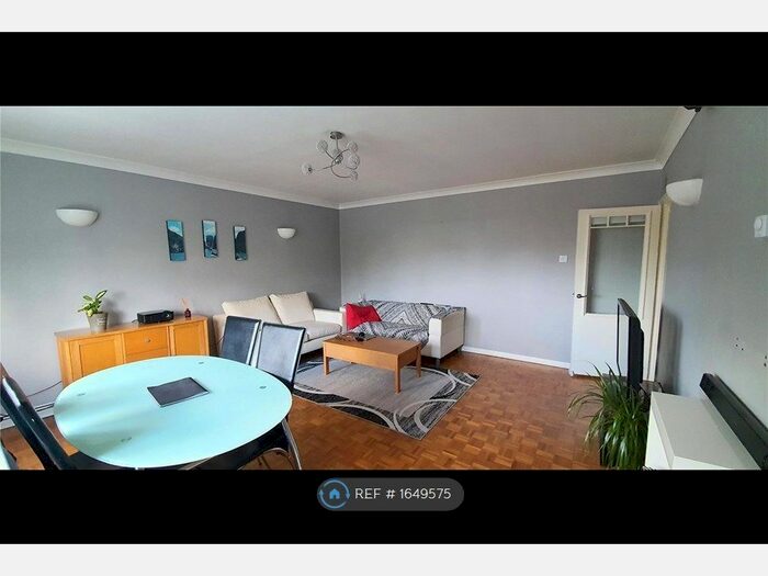 2 Bedroom Flat To Rent In Ian Court, London, SE23