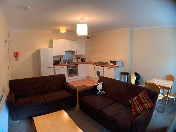 3 Bedroom Flat To Rent In Ruskin Terrace, West End, Glasgow, G12