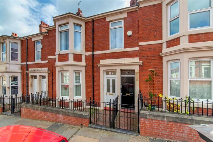 2 Bedroom Flat To Rent In Wingrove Avenue, Fenham, Newcastle Upon Tyne, NE4