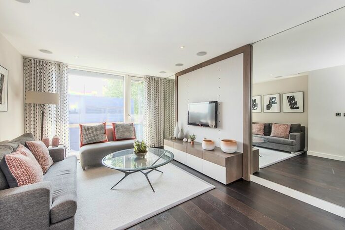 1 Bedroom Flat To Rent In Grosvenor Waterside, Chelsea, SW1W