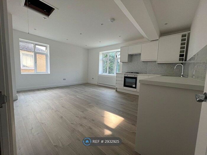 1 Bedroom Flat To Rent In Banstead Road, Caterham, CR3