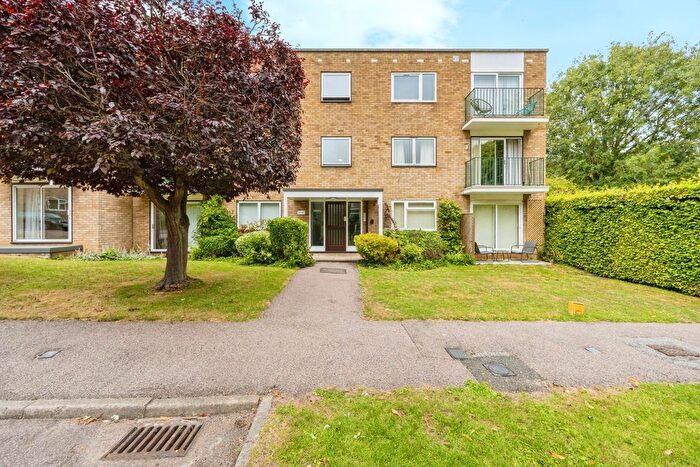 2 Bedroom Flat For Sale In The Maples, Hitchin, Hertfordshire, SG4