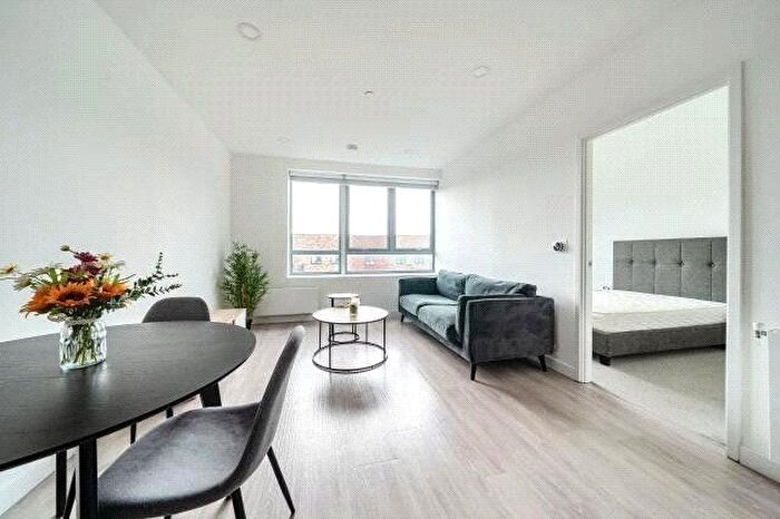 1 Bedroom Flat To Rent In Flat Platform, Market Street, Bracknell, RG12