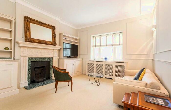 2 Bedroom Apartment To Rent In Hall Road, St John's Wood, London, NW8