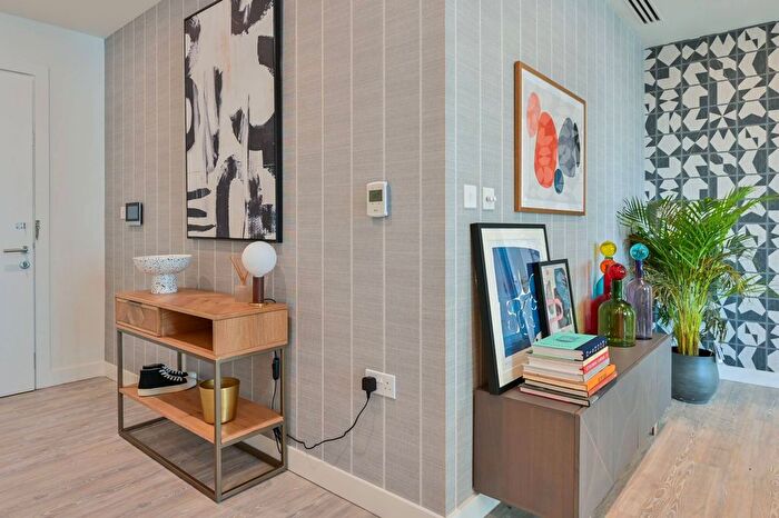 1 Bedroom Flat To Rent In Westfield Avenue, Stratford, London, E20