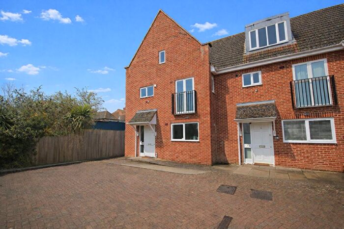 3 Bedroom End Terrace House For Sale In Rowan Close, Ashford, TW15