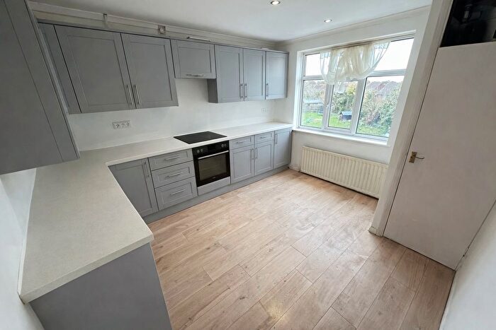 2 Bedroom Flat To Rent In Houghton Mansions, Houghton Road, Dunstable, Bedfordshire, LU6