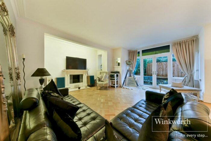 3 Bedroom Apartment To Rent In Bromley Road, Shortlands, Bromley, BR2