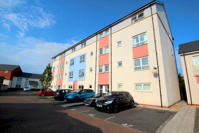 2 Bedroom Apartment To Rent In Guillemot Road - Portishead, BS20