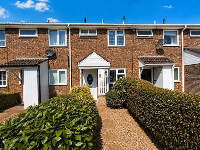 2 Bedroom Terraced House For Sale In Cowdray Close, Luton, Bedfordshire, LU2