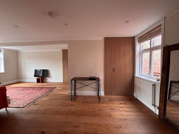 2 Bedroom Apartment To Rent In Derby Road, Bournemouth, BH1