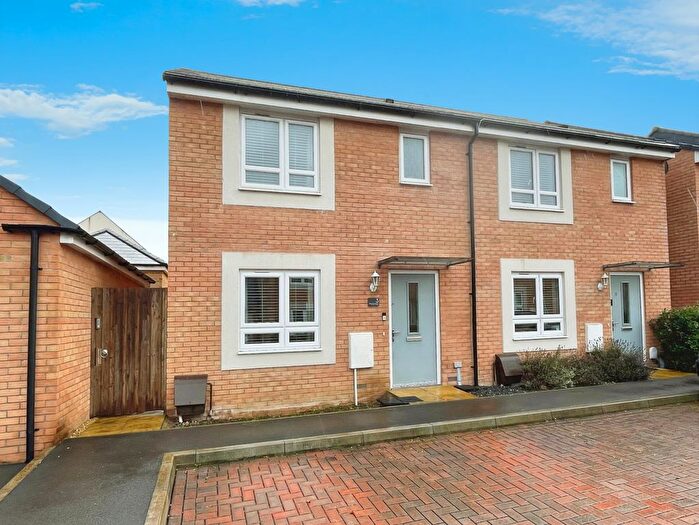 3 Bedroom Semi-detached House For Sale In Yarrow Close, Lyde Green, Bristol, South Gloucestershire, BS16