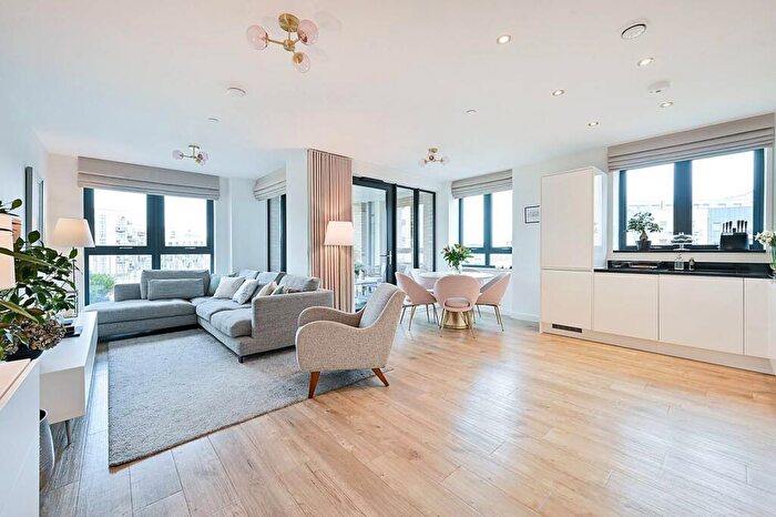 3 Bedroom Flat For Sale In Lakeside Drive, Park Royal, London, NW10