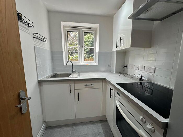 2 Bedroom Apartment To Rent In Lower Northam Road, SO30