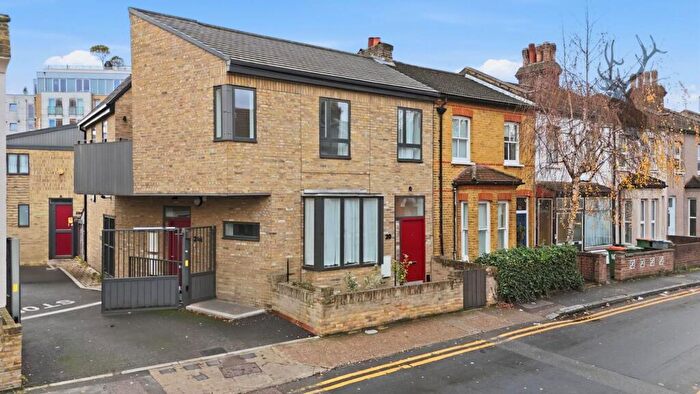 2 Bedroom Property For Sale In Chestnut Avenue, London, E7