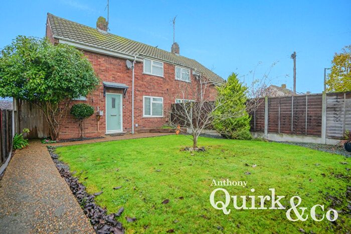 2 Bedroom Semi Detached House For Sale In Ormonde Avenue, Rochford, SS4