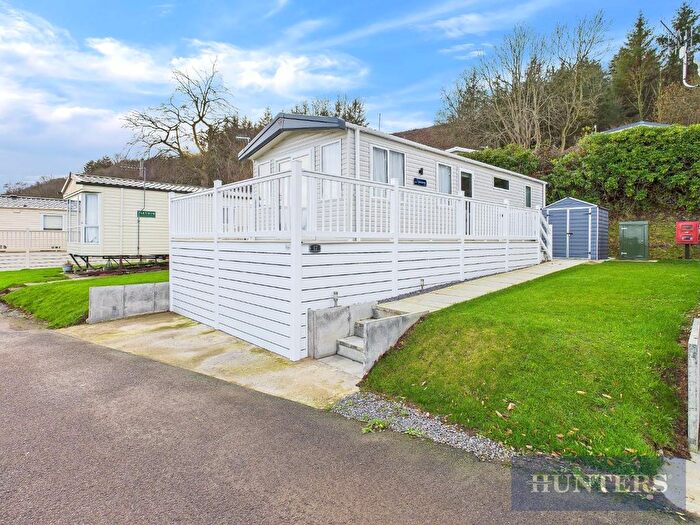 2 Bedroom Park Home For Sale In Edgehill Road, Scarborough, YO12