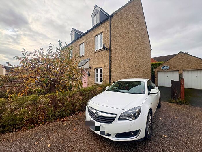 3 Bedroom Property To Rent In Winterbourne Road, Swindon, SN25