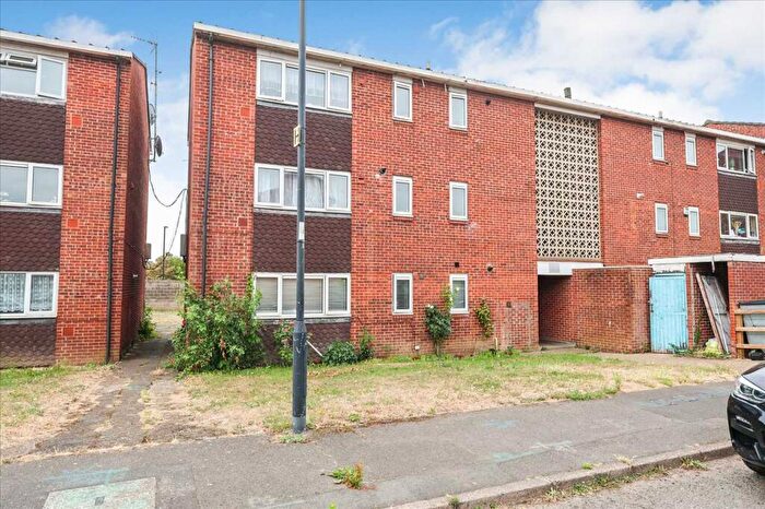 2 Bedroom Apartment For Sale In Grampian Way, Langley, Slough, SL3