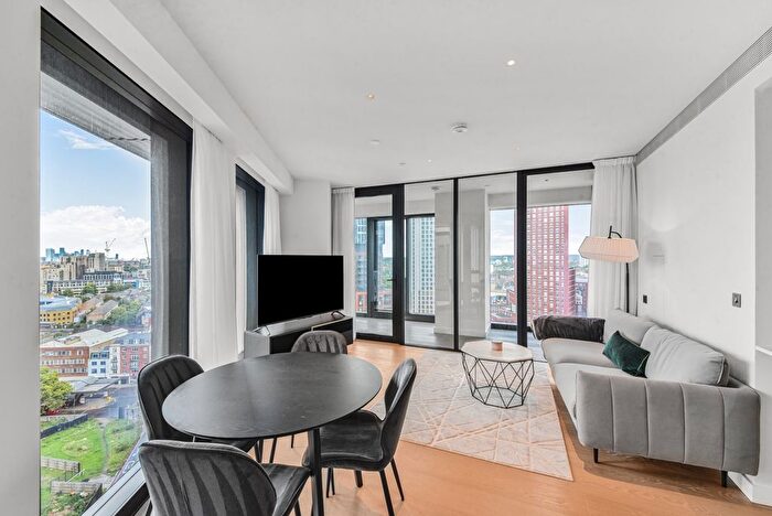 2 Bedroom Flat To Rent In River Park Tower, London, SW8