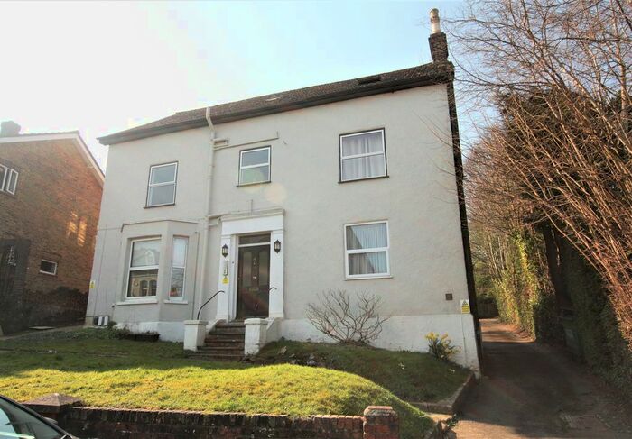 1 Bedroom Flat To Rent In Grovehill Road, Redhill, RH1