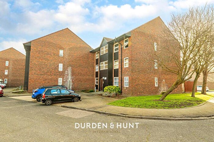 1 Bedroom Apartment For Sale In Veronica Close, Romford, RM3