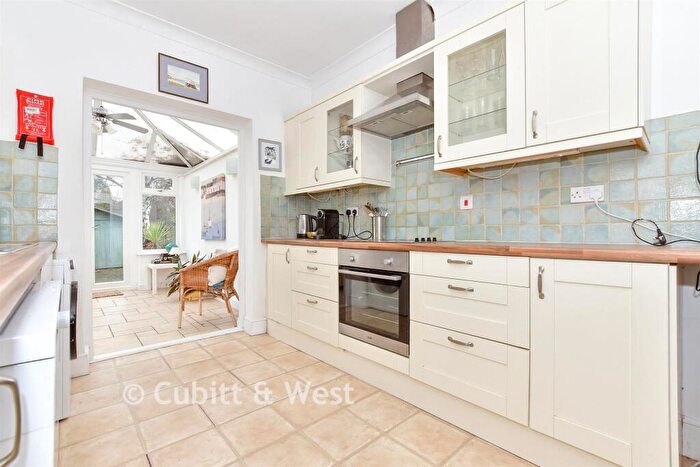 3 Bedroom Cottage For Sale In Bridge Road, Emsworth, Hampshire, PO10
