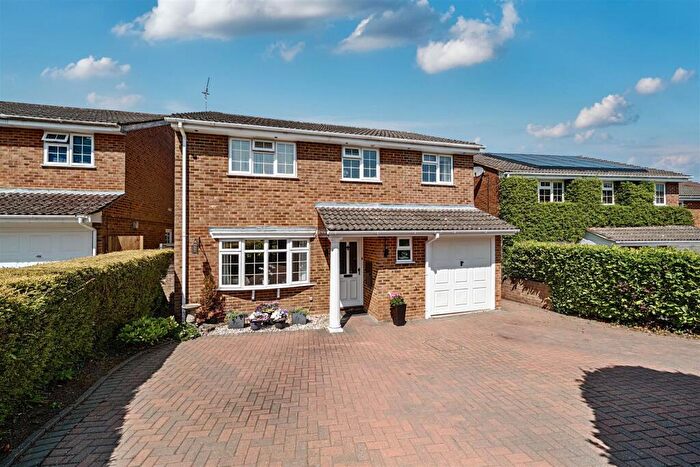 4 Bedroom Detached House For Sale In Kipling Close, Yateley, GU46