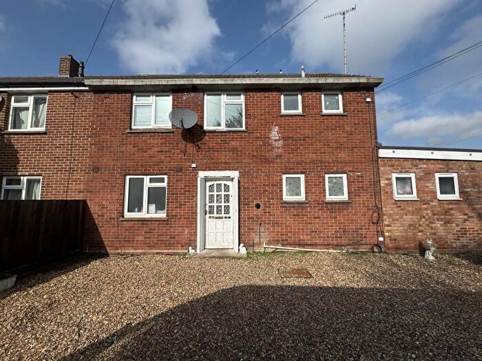 Studio To Rent In Stoke Road, Aylesbury, HP21