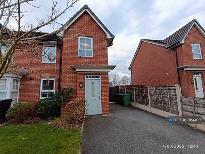 3 Bedroom Semi Detached House To Rent In Rayleigh Close, Radcliffe, Manchester, M26